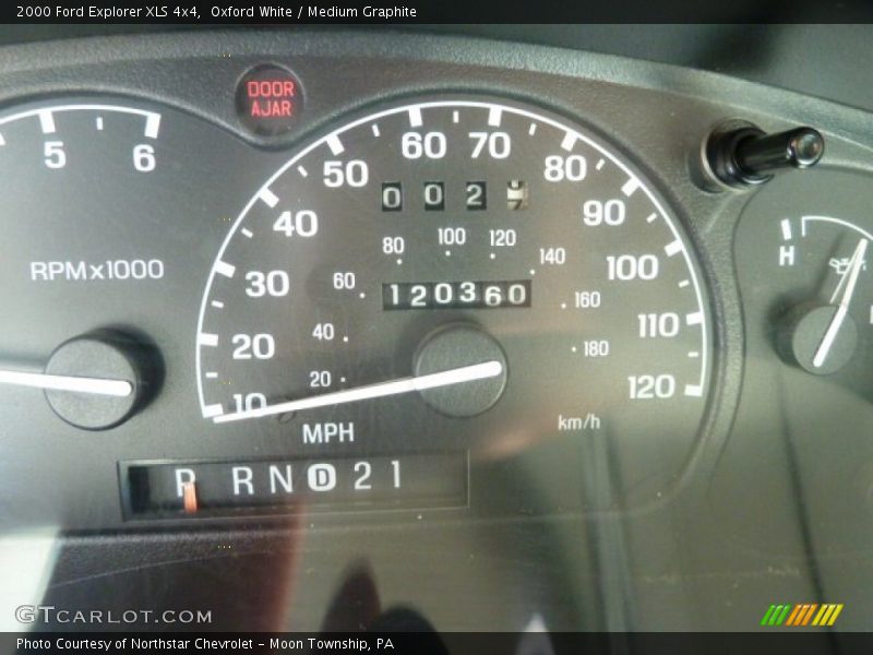 Oxford White / Medium Graphite 2000 Ford Explorer XLS 4x4