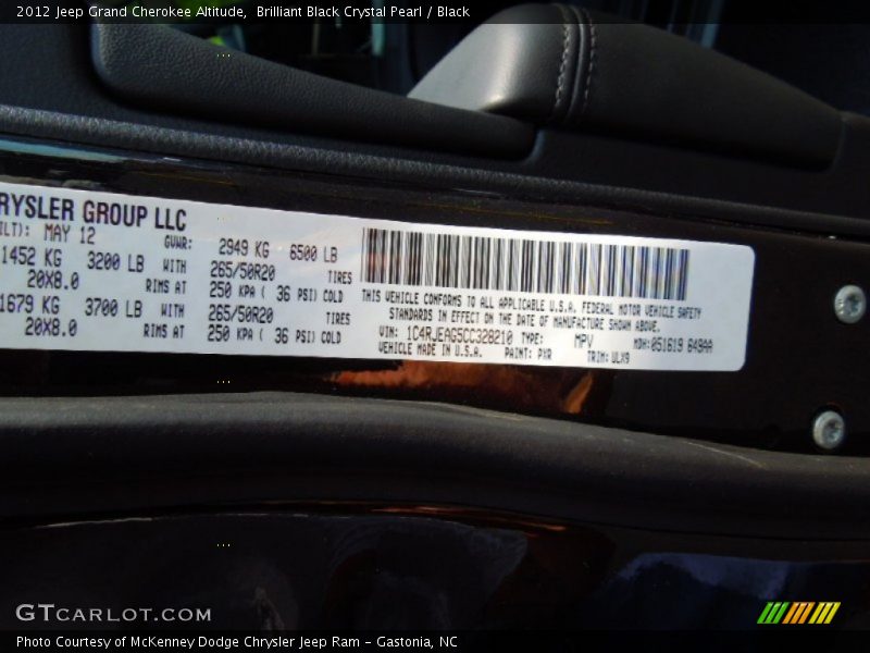 Brilliant Black Crystal Pearl / Black 2012 Jeep Grand Cherokee Altitude