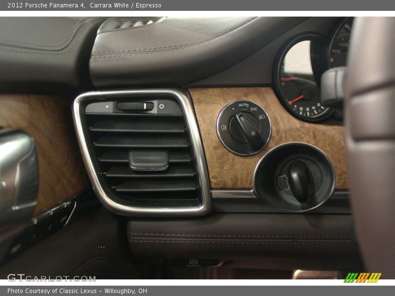 Controls of 2012 Panamera 4