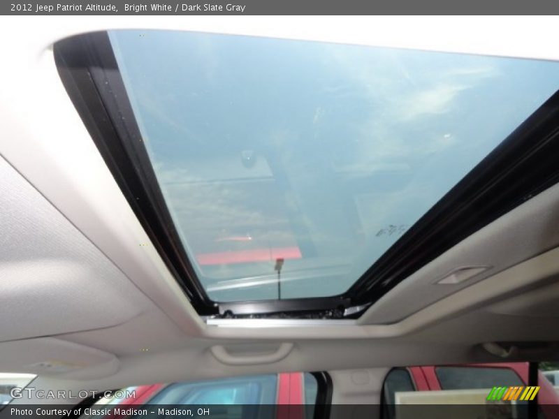 Bright White / Dark Slate Gray 2012 Jeep Patriot Altitude