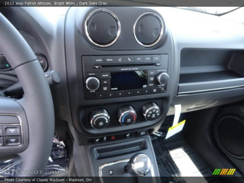 Controls of 2012 Patriot Altitude