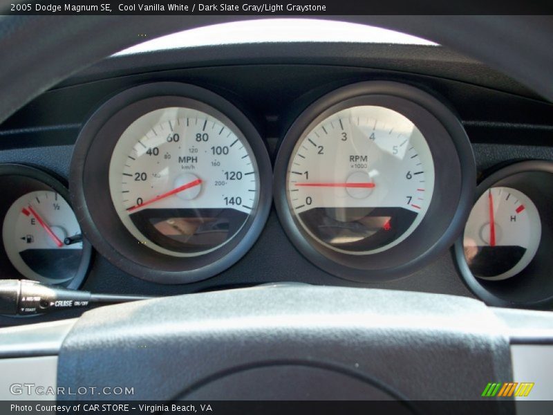 Cool Vanilla White / Dark Slate Gray/Light Graystone 2005 Dodge Magnum SE