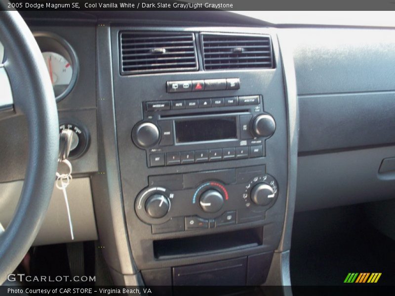 Cool Vanilla White / Dark Slate Gray/Light Graystone 2005 Dodge Magnum SE