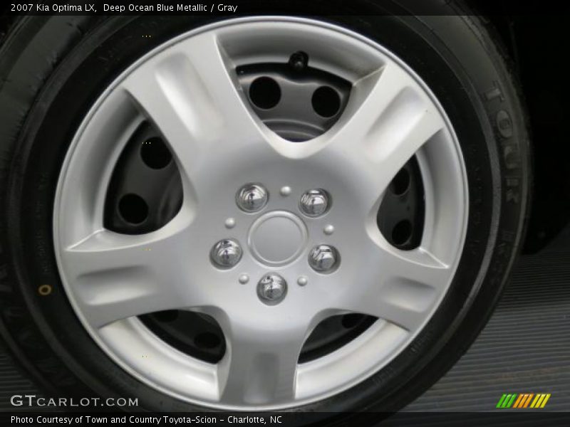  2007 Optima LX Wheel