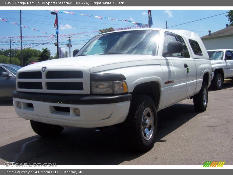 Bright White / Black 1998 Dodge Ram 1500 Sport Extended Cab 4x4