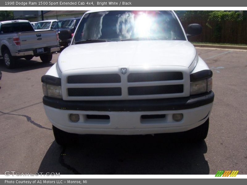 Bright White / Black 1998 Dodge Ram 1500 Sport Extended Cab 4x4