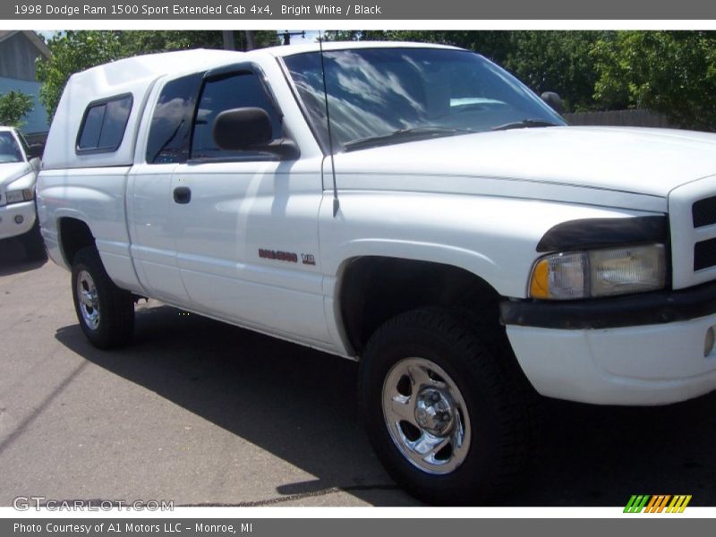 Bright White / Black 1998 Dodge Ram 1500 Sport Extended Cab 4x4