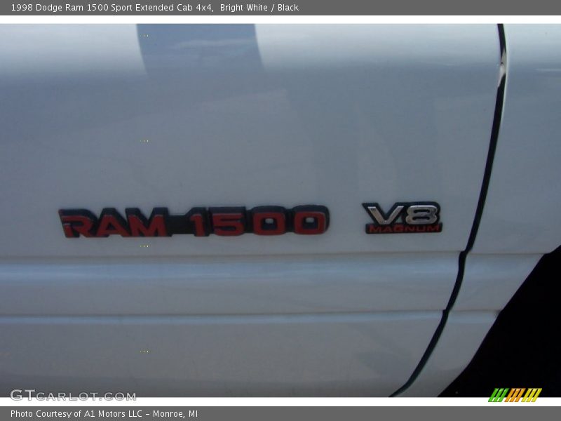 Bright White / Black 1998 Dodge Ram 1500 Sport Extended Cab 4x4