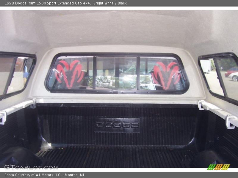 Bright White / Black 1998 Dodge Ram 1500 Sport Extended Cab 4x4