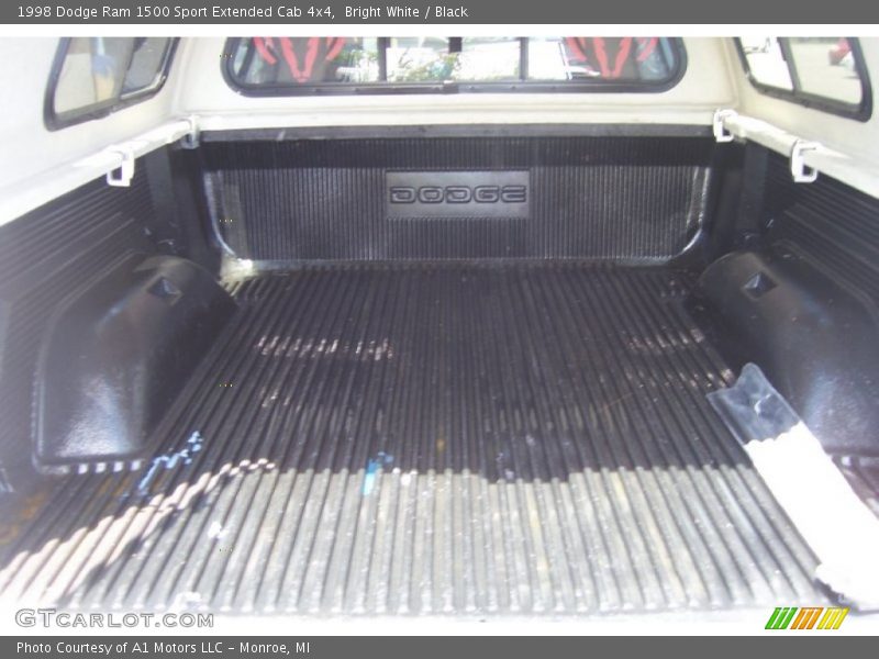 Bright White / Black 1998 Dodge Ram 1500 Sport Extended Cab 4x4