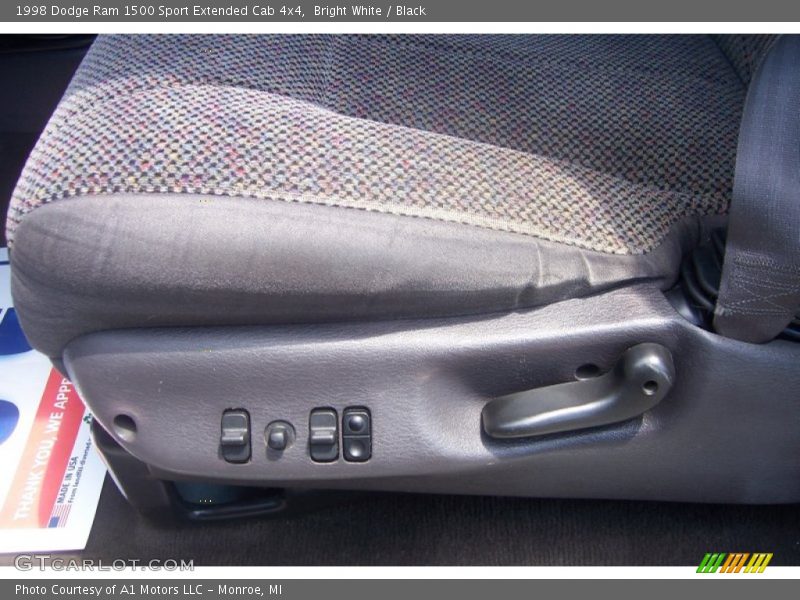 Bright White / Black 1998 Dodge Ram 1500 Sport Extended Cab 4x4