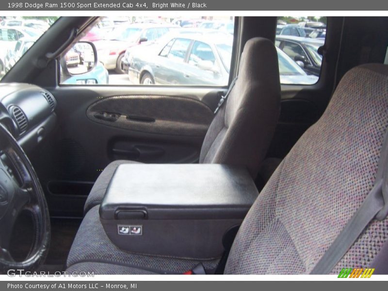Bright White / Black 1998 Dodge Ram 1500 Sport Extended Cab 4x4