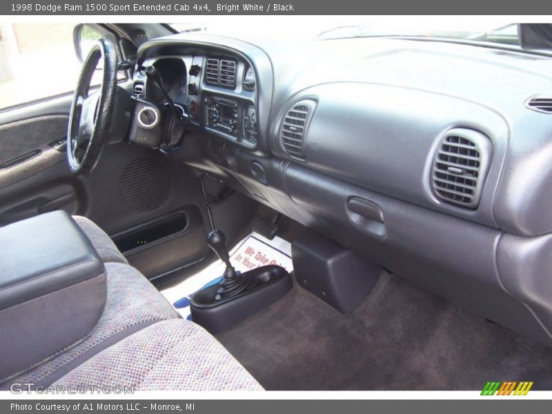 Bright White / Black 1998 Dodge Ram 1500 Sport Extended Cab 4x4