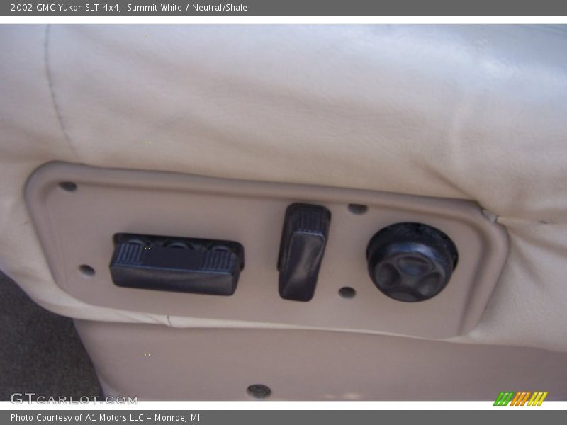 Summit White / Neutral/Shale 2002 GMC Yukon SLT 4x4