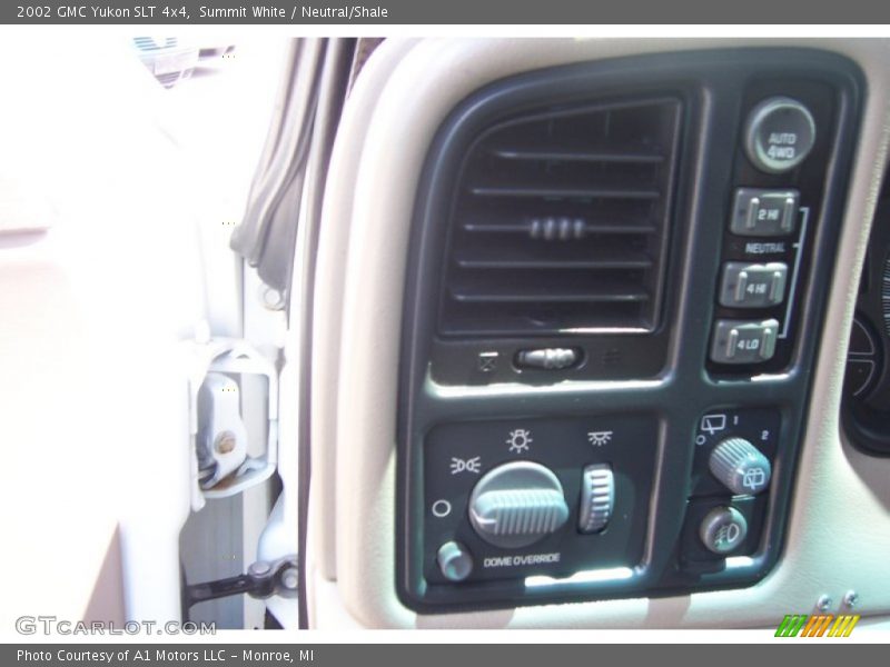 Summit White / Neutral/Shale 2002 GMC Yukon SLT 4x4