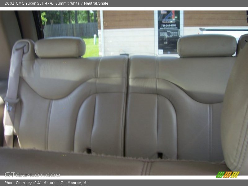 Summit White / Neutral/Shale 2002 GMC Yukon SLT 4x4