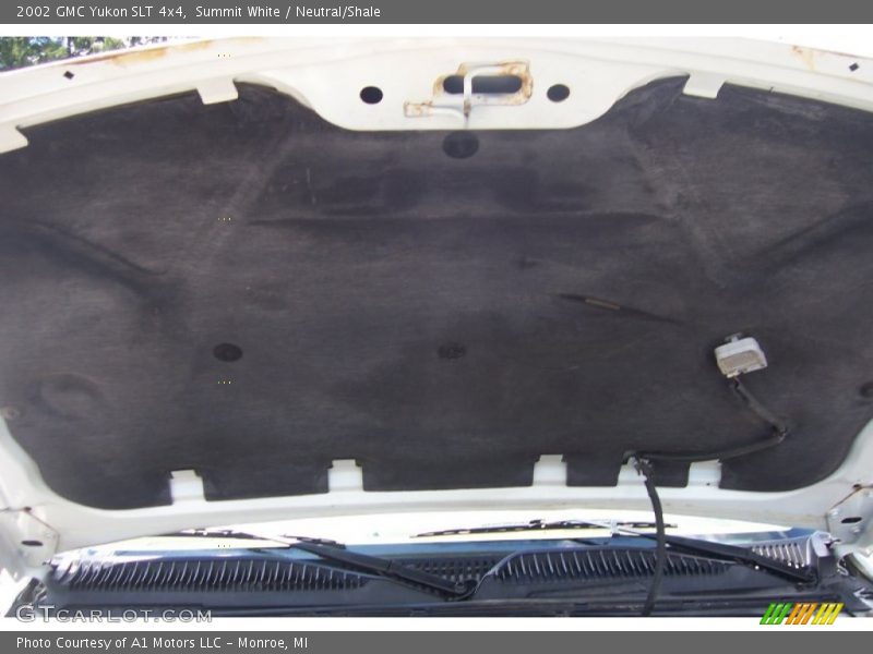 Summit White / Neutral/Shale 2002 GMC Yukon SLT 4x4