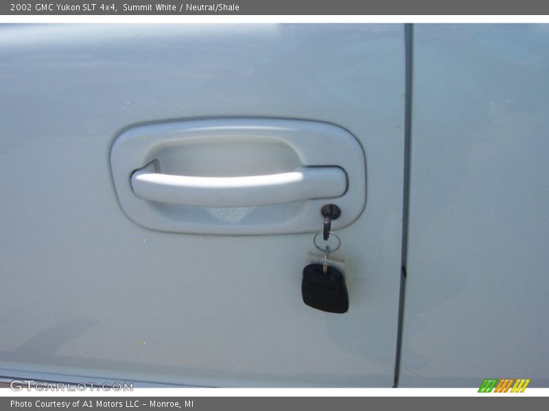 Summit White / Neutral/Shale 2002 GMC Yukon SLT 4x4