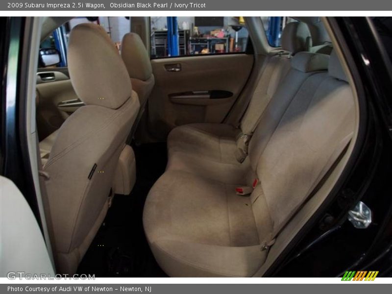 Obsidian Black Pearl / Ivory Tricot 2009 Subaru Impreza 2.5i Wagon