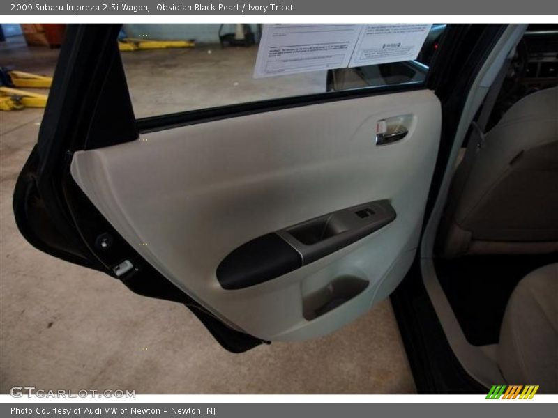 Obsidian Black Pearl / Ivory Tricot 2009 Subaru Impreza 2.5i Wagon