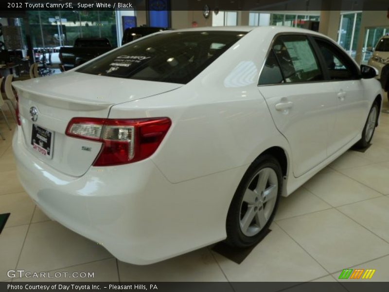 Super White / Black 2012 Toyota Camry SE