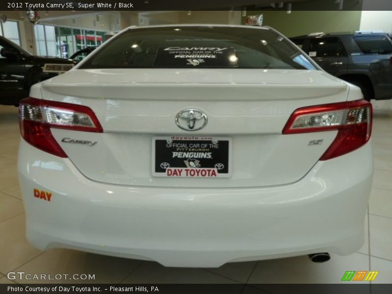 Super White / Black 2012 Toyota Camry SE