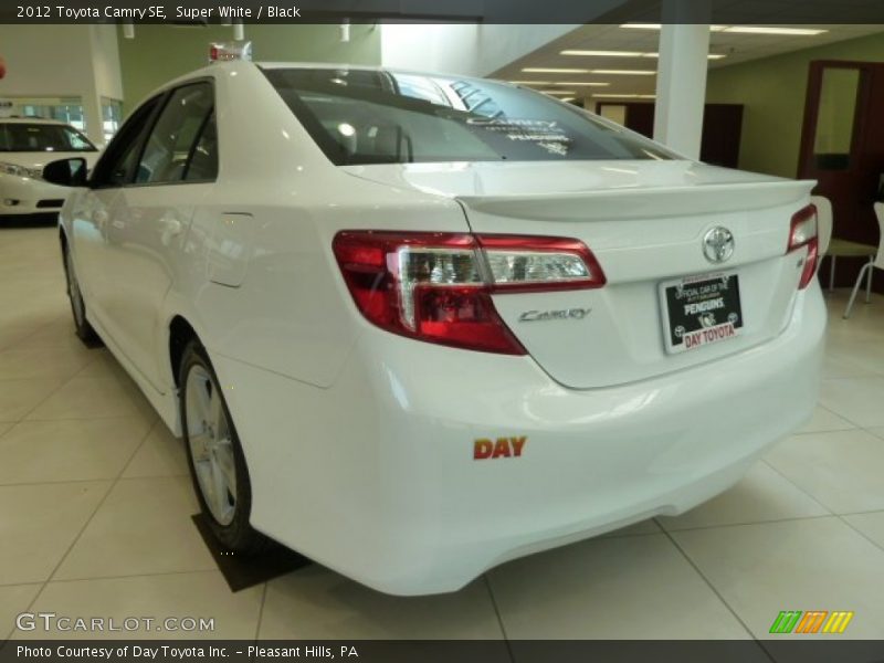 Super White / Black 2012 Toyota Camry SE