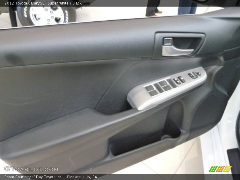 Super White / Black 2012 Toyota Camry SE