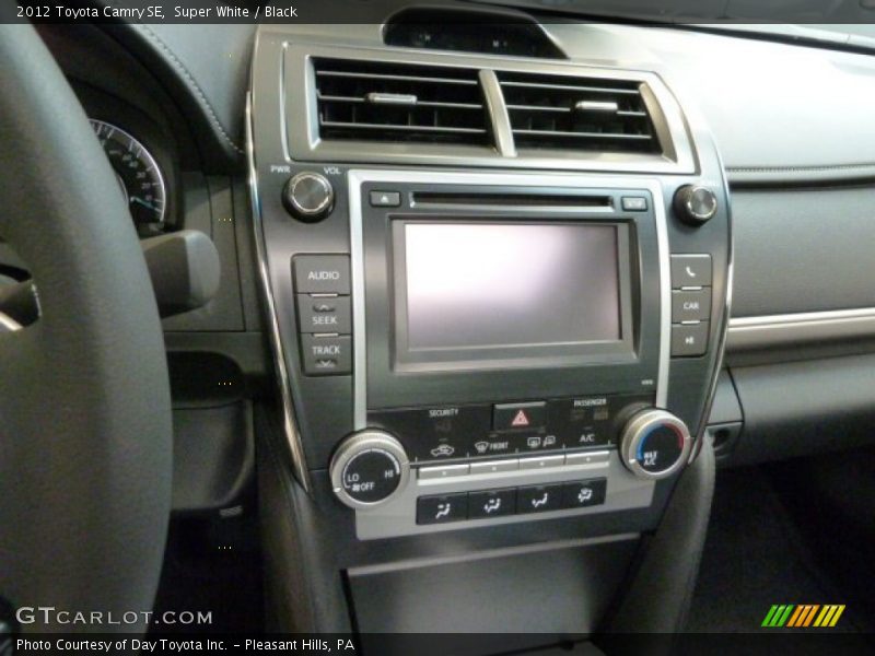 Super White / Black 2012 Toyota Camry SE