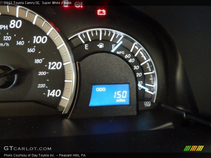 Super White / Black 2012 Toyota Camry SE