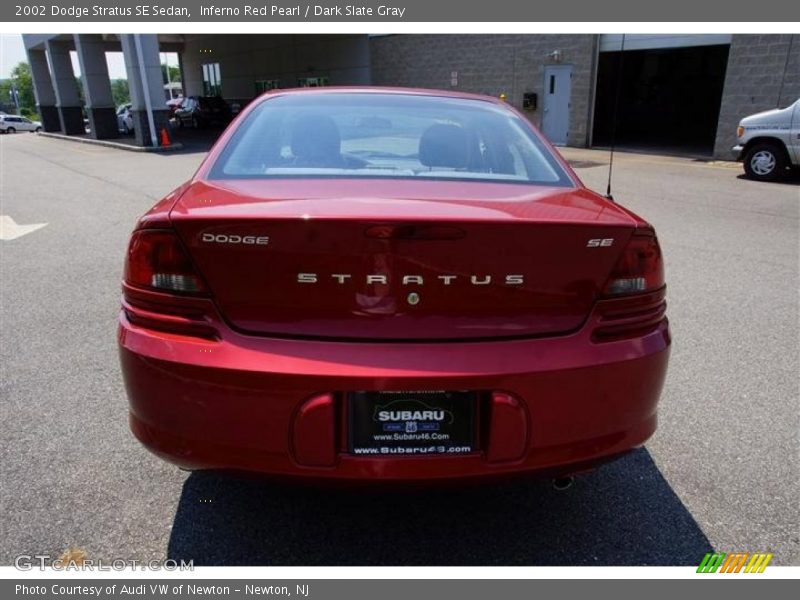 Inferno Red Pearl / Dark Slate Gray 2002 Dodge Stratus SE Sedan