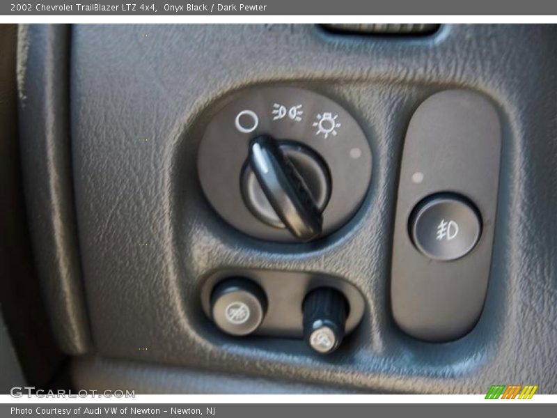 Controls of 2002 TrailBlazer LTZ 4x4