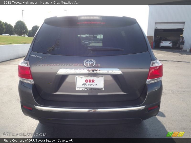 Magnetic Gray Metallic / Ash 2012 Toyota Highlander