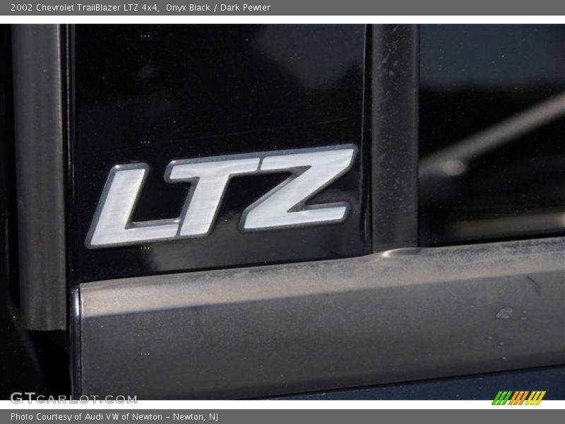 Onyx Black / Dark Pewter 2002 Chevrolet TrailBlazer LTZ 4x4