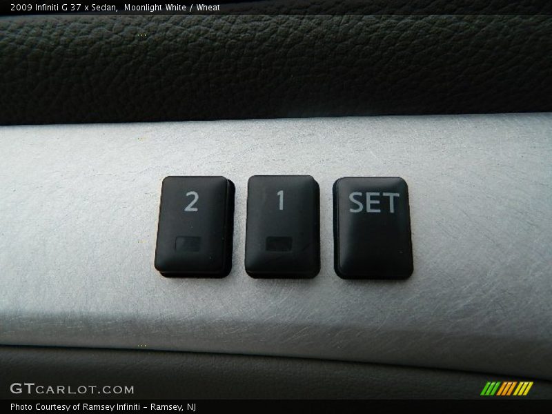 Moonlight White / Wheat 2009 Infiniti G 37 x Sedan