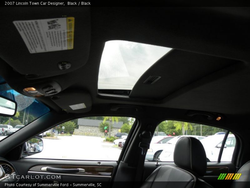 Black / Black 2007 Lincoln Town Car Designer