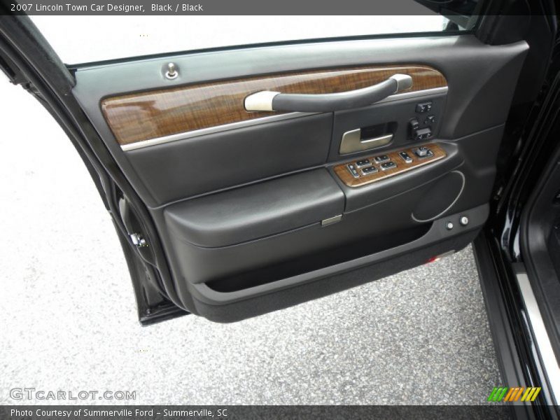 Door Panel of 2007 Town Car Designer