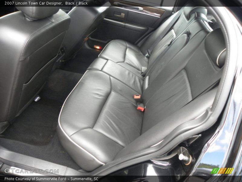  2007 Town Car Designer Black Interior