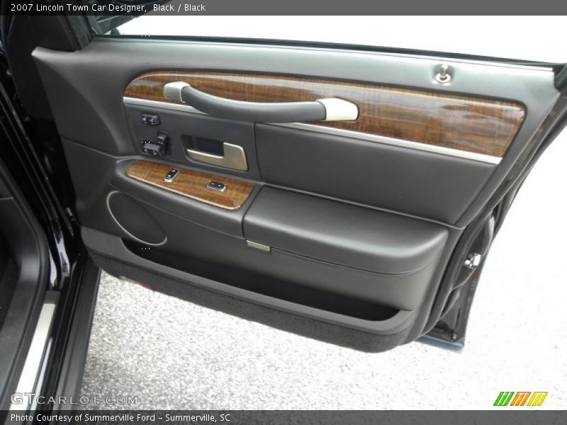 Door Panel of 2007 Town Car Designer
