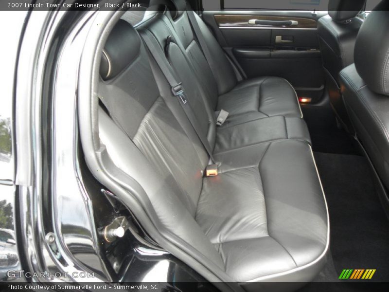  2007 Town Car Designer Black Interior