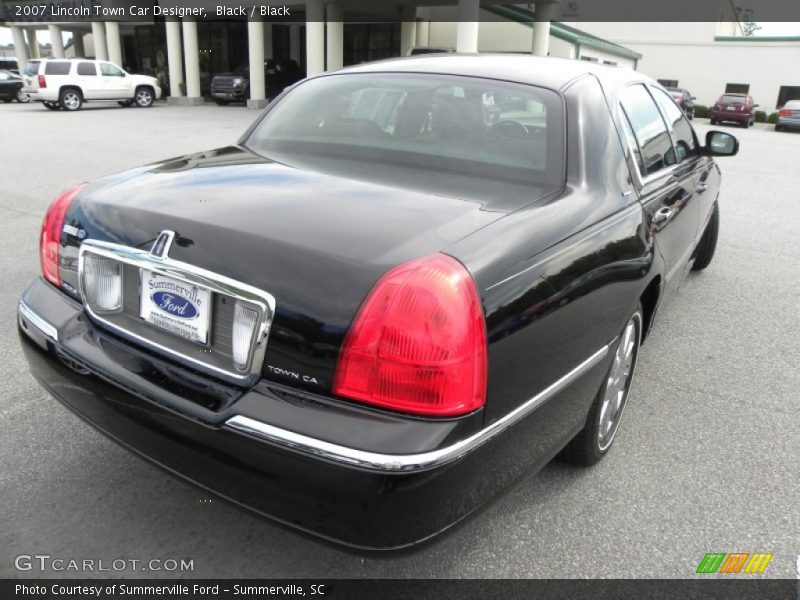 Black / Black 2007 Lincoln Town Car Designer