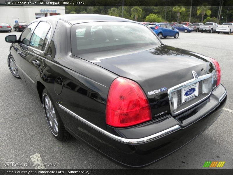 Black / Black 2007 Lincoln Town Car Designer
