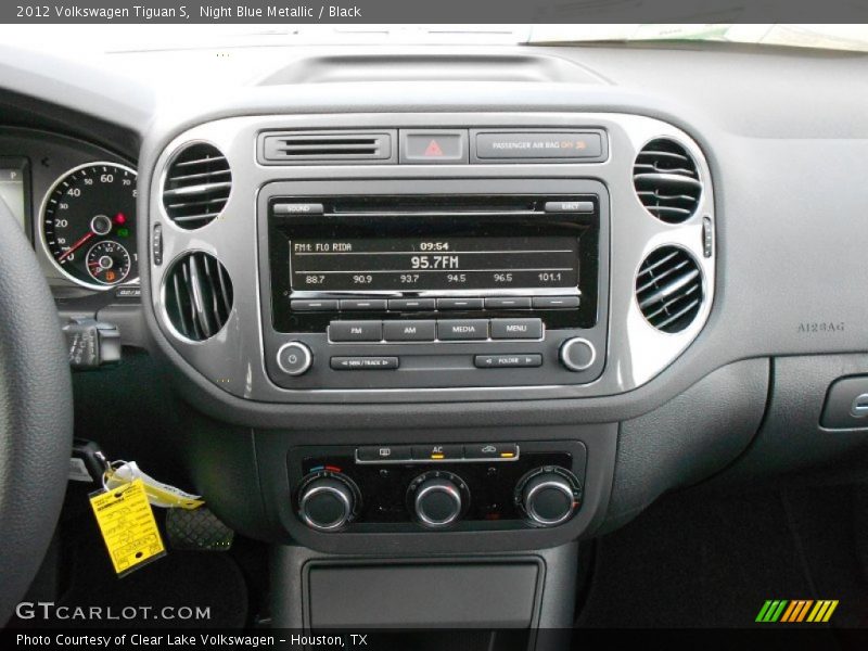 Controls of 2012 Tiguan S