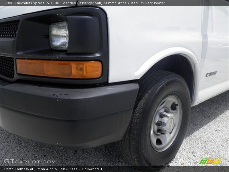 Summit White / Medium Dark Pewter 2006 Chevrolet Express LS 3500 Extended Passenger van