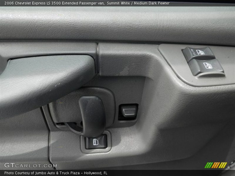 Summit White / Medium Dark Pewter 2006 Chevrolet Express LS 3500 Extended Passenger van