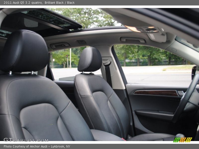 Brilliant Black / Black 2011 Audi Q5 3.2 quattro