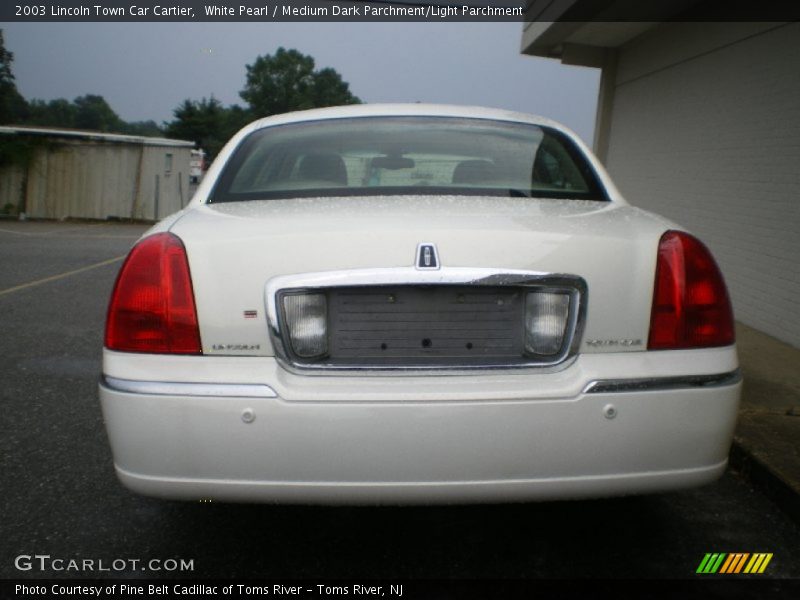 White Pearl / Medium Dark Parchment/Light Parchment 2003 Lincoln Town Car Cartier