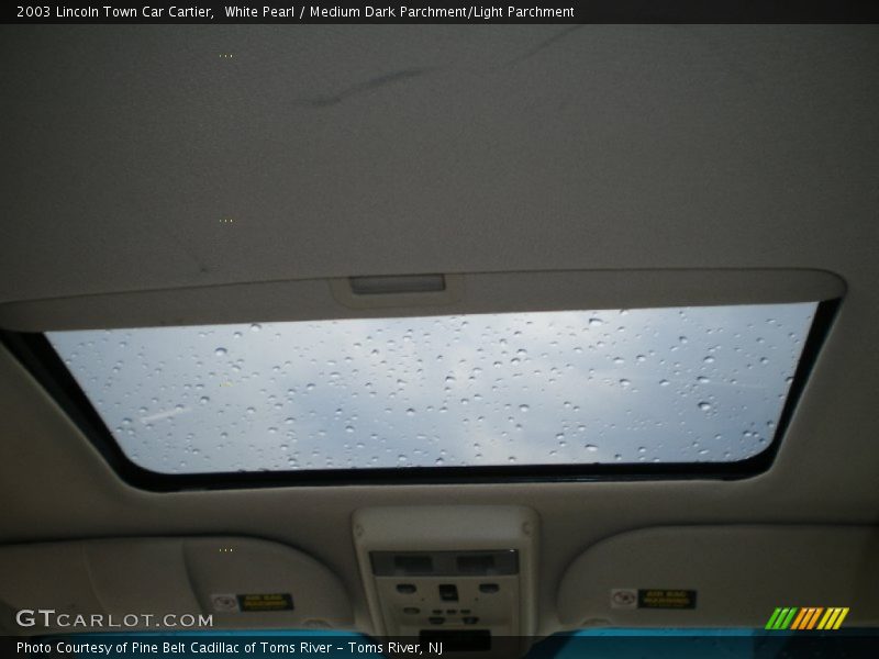 White Pearl / Medium Dark Parchment/Light Parchment 2003 Lincoln Town Car Cartier