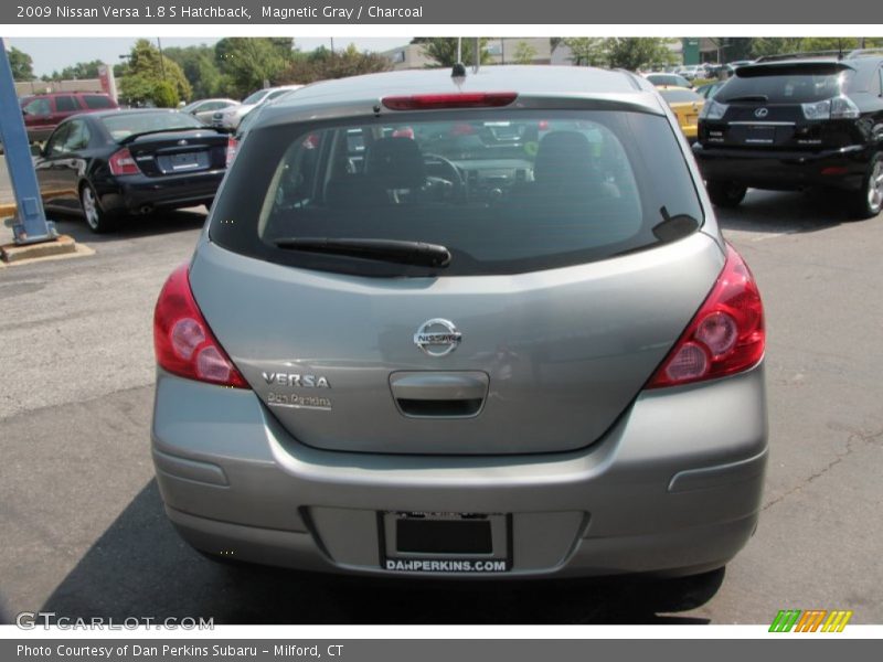 Magnetic Gray / Charcoal 2009 Nissan Versa 1.8 S Hatchback
