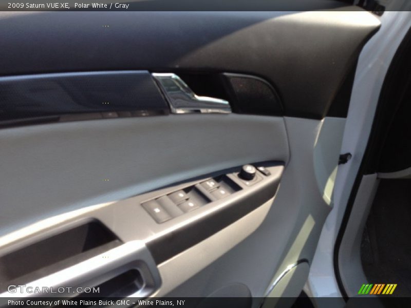 Polar White / Gray 2009 Saturn VUE XE